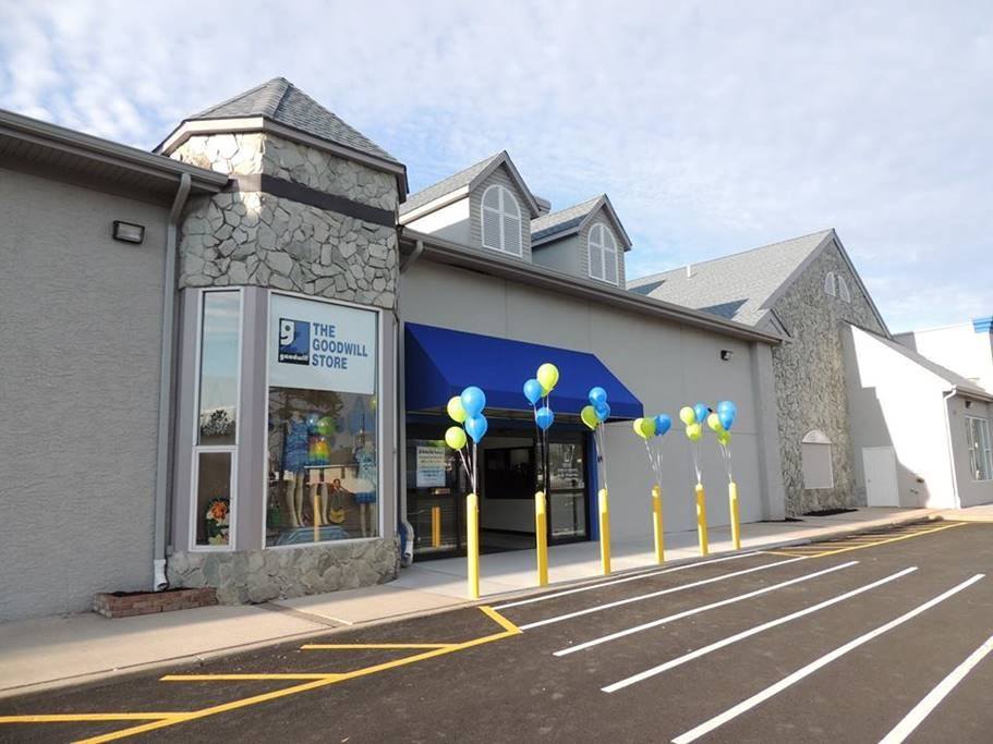 picture of front of Goodwill Store